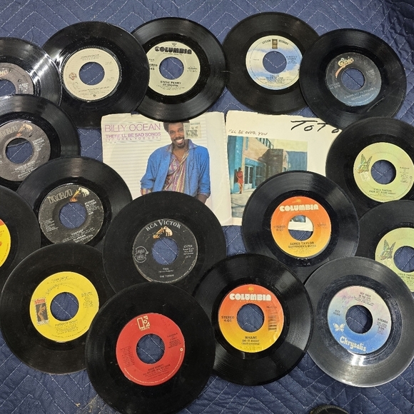 Lot of 18 45s vinyl records eagles,George jones,Stella parton ect - Picture 1 of 5
